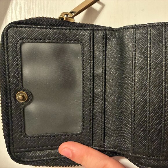 Vintage Black Leather Fossil Wallet with Gold Hardware - Picture 4 of 6